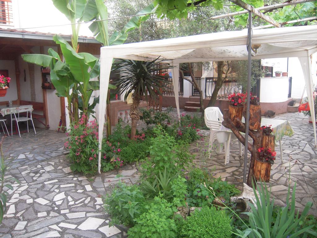 Lile Pestani Accommodation Exterior foto